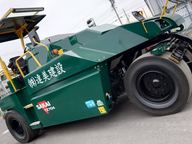 10tタイヤローラーTZ704